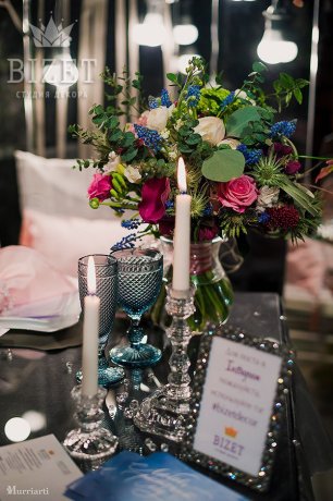 Блестящий декор стола