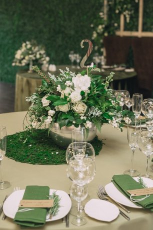 Оформление стола гостей с номером