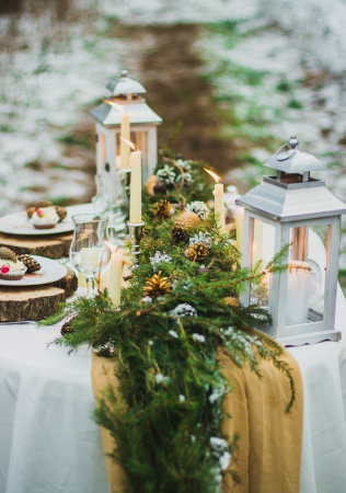 романтичная зимняя свадьба, хвоя в декоре зимней свадьбы, декор DEKOLU