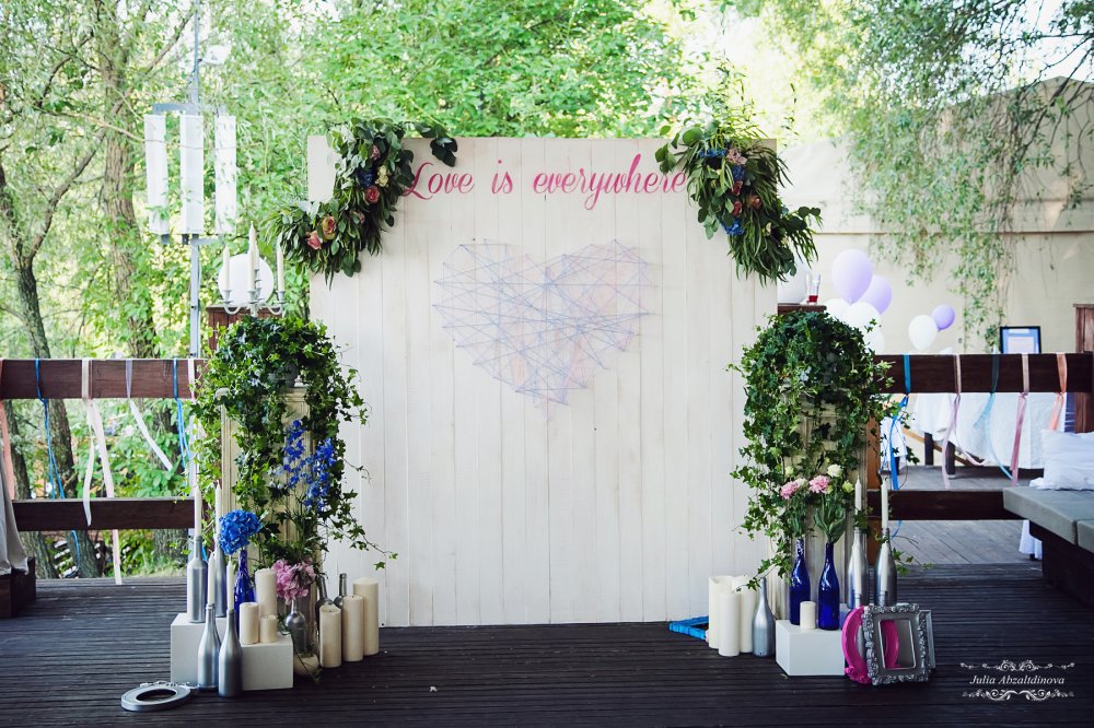 Фотозона для гостей и молодожен