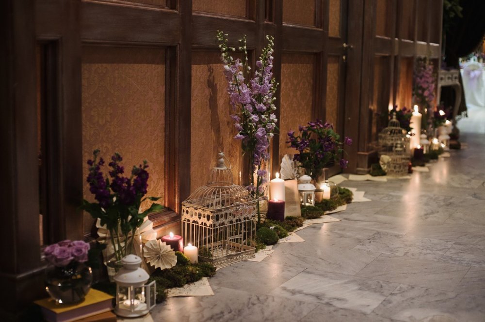 оформление зала, декор зала, цветочное оформление пространства