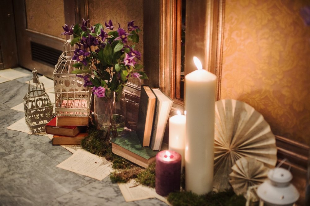 книжная свадьба, декор зала, оформление свечами