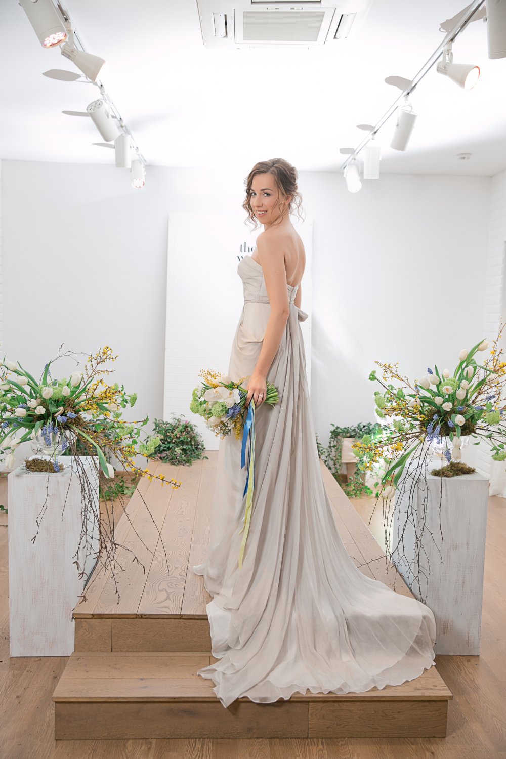 Цветочные композиции. Оформление салона свадебной моды. Творческая фотосессия. Свадебная фотосессия. Фотозона. оформление фотозоны