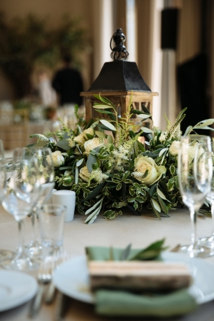 Цветочная композиция в оформлении стола