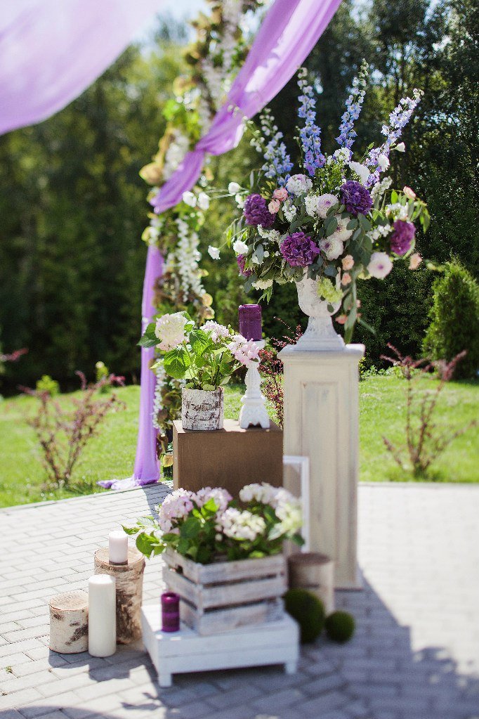 выездная церемония на лавандовой свадьбе