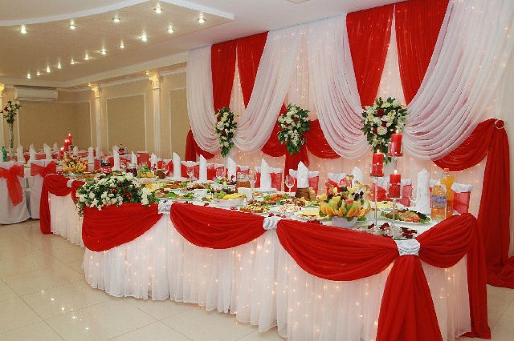 На контрасте..