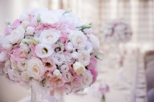 Гостевые композиции как важный элемент оформления свадебного зала