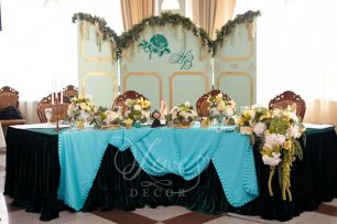 Зелено-золотой стол молодоженов