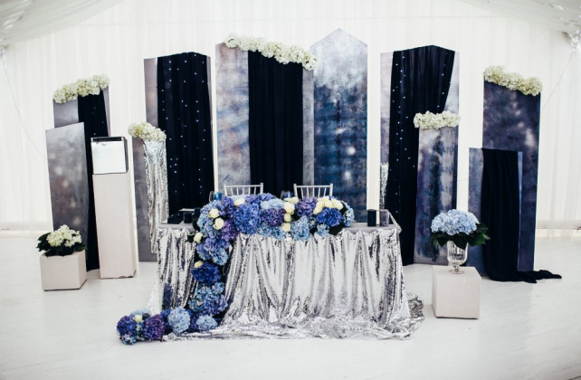 свадьба в синем цвете, президиум молодоженов, декор NNDECOR DESIGN STUDIO
