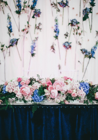 свадьба в синем цвете, оформление президиума молодоженов, декор NNDECOR DESIGN STUDIO