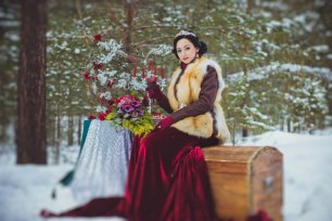 Зимний образ невесты в цвете марсала