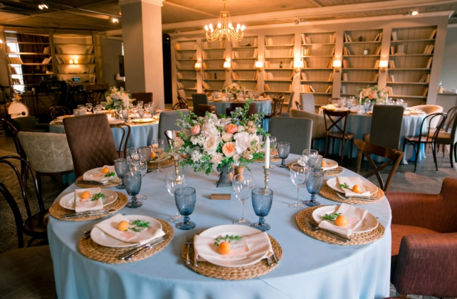 современные свадебные традиции, ресторанная подача блюд на свадьбе, декор ЛЮБЛЮ, ЦЕЛУЮ...