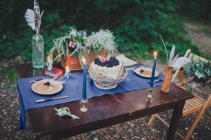 Ежевичный торт на свадебном столу