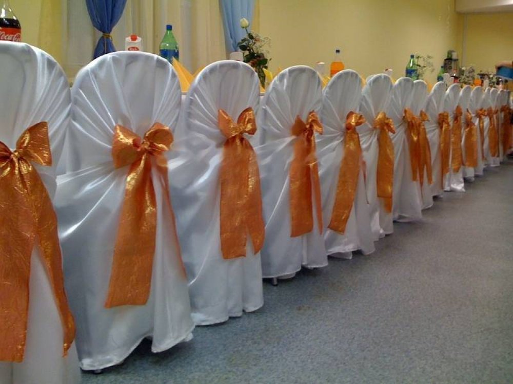 Чехлы на стулья в аренду