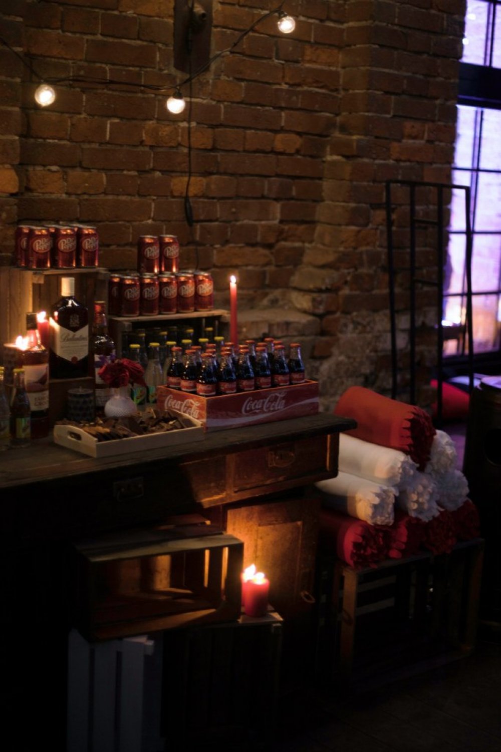 оформление виски дара для  свадебной Рок-вечеринки