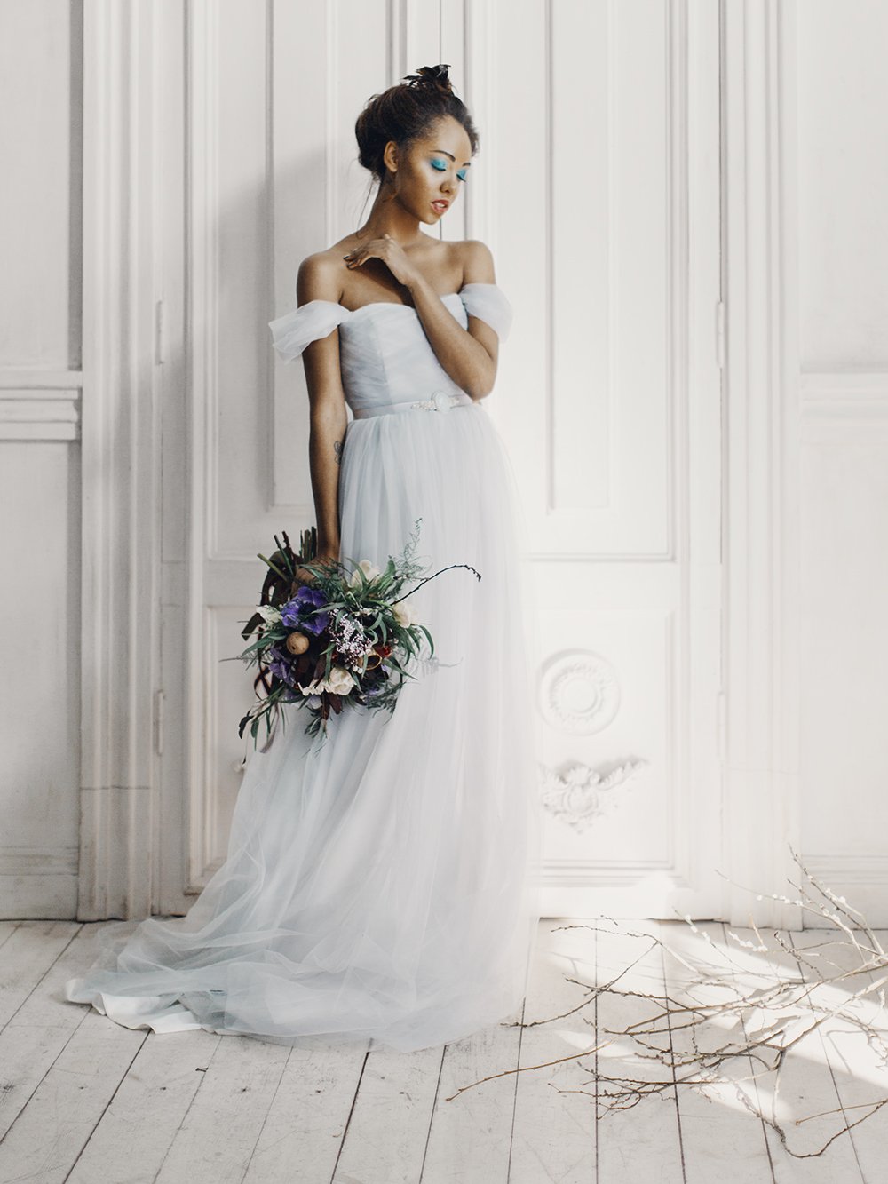 Нежно-голубое свадебное платье