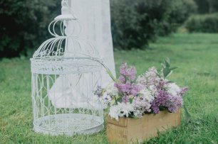 Винтажная клетка на свадебной церемонии