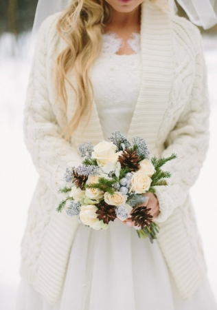 вязаная свадьба, зимний образ невесты, вязаный кардиган в образе невесты, декор COLD FEET