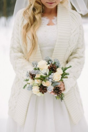 Зимний букет невесты с шишками