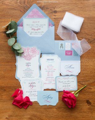 Изысканная полиграфия в нежно-голубой гамме