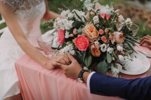 Цветочная композиция на столе