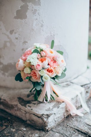 Нежно-розовый букет с лентами