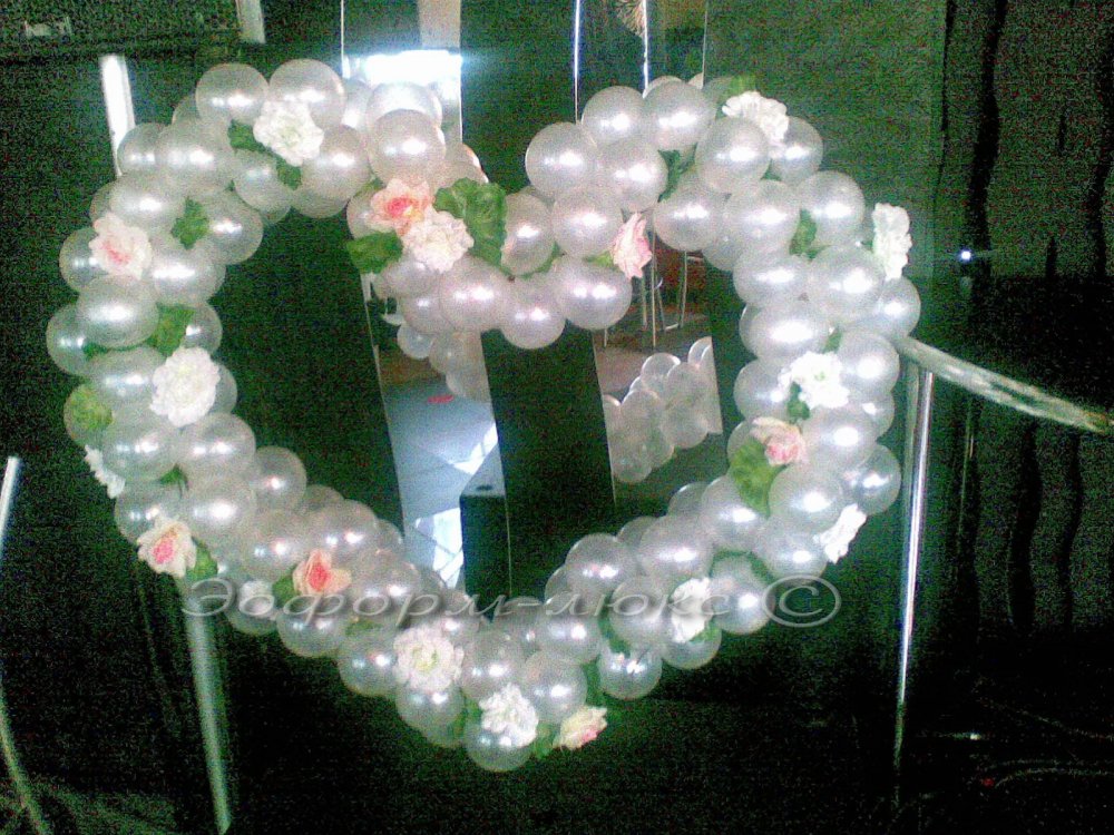 Сердце 100см с искуственными цветами