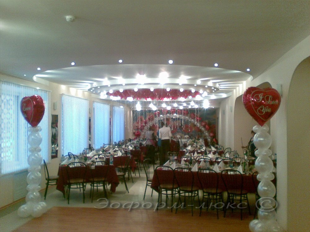 Арка L'o'L с сердцами 18", стойки с сердцами 32", Сердца 10" под потолок (60 шт.).