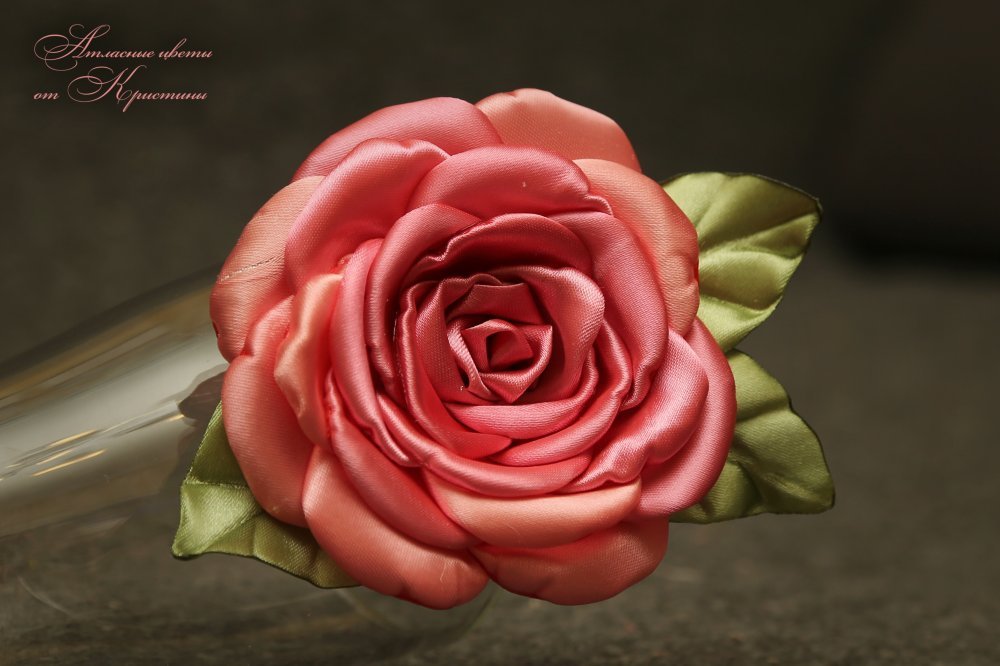 Брошь (можно сделаь крепление заколки и даже шпильки)