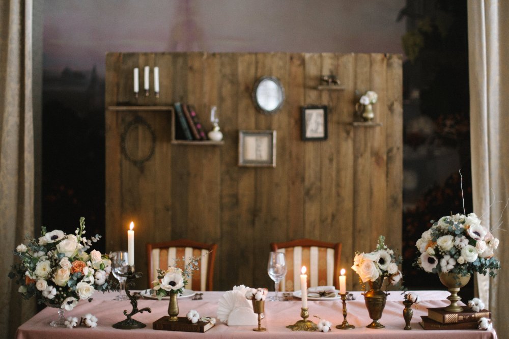 Стол молодоженов на свадьбе в стиле Дворянская усадьба