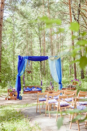 Оформление места бракосочетания в лесу