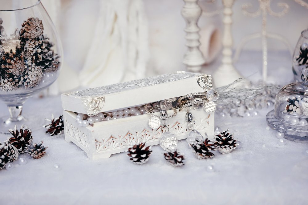 Шкатулка с бижутерией невесты
