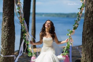 Качели с цветочным декором