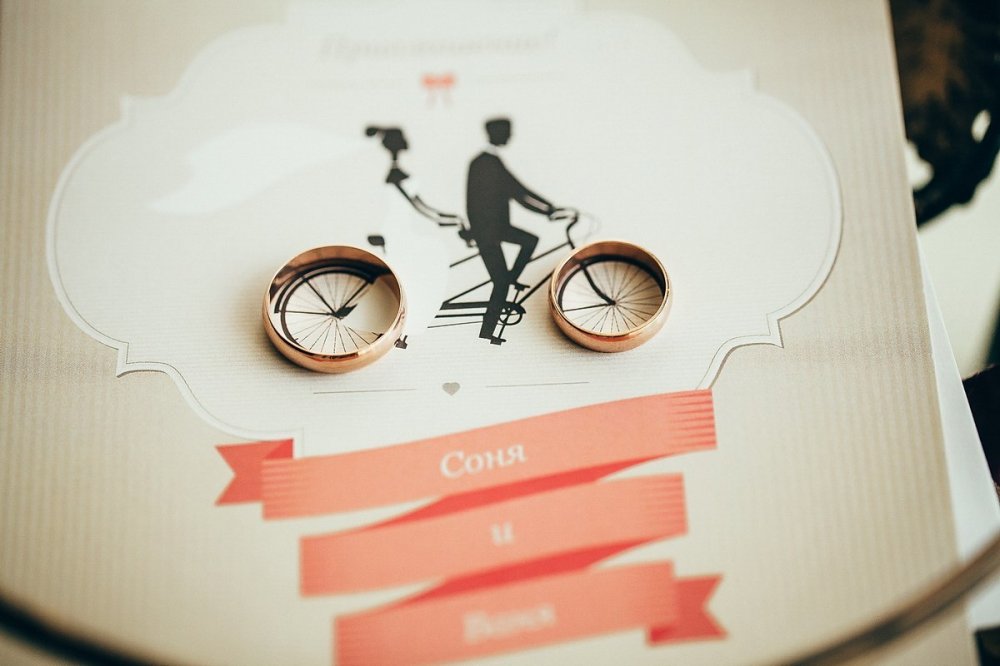 Приглашение на свадьбу. Выбрав приглашение, вы можете поменять его цвета по вашему усмотрению.