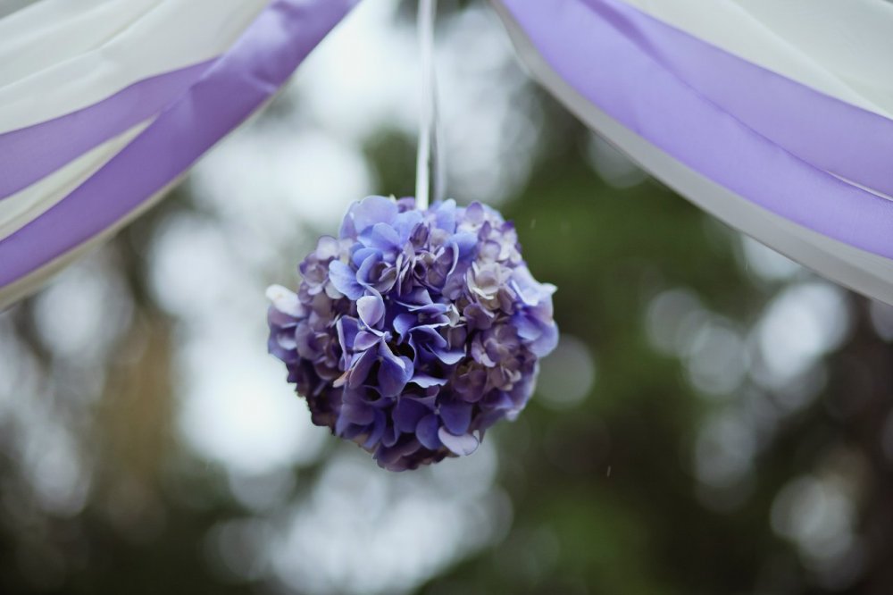 Фокус на деталях. Шар из лиловой гортензии.