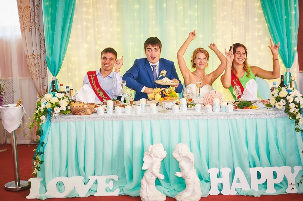 Президиум и фон. Оформление в стиле Тиффани