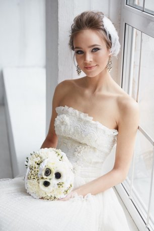 Белый букет невесты с анемонами