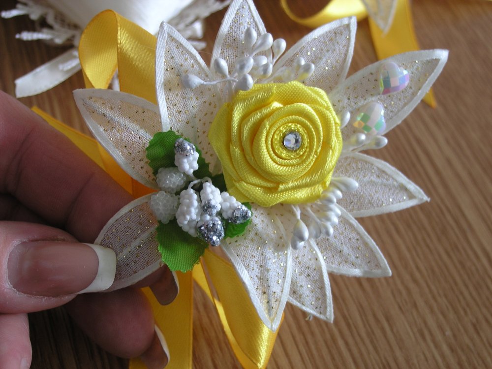 бутоньерка для жениха и свидетелей
