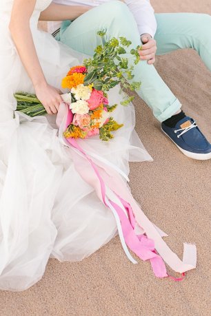 Яркий букет с лентами