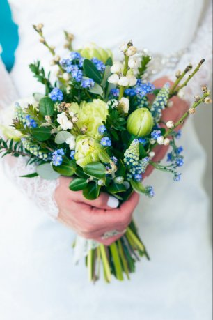 Нежный весенний букет невесты
