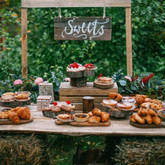 сладкий стол в стиле рустик, декор свадьбы REGIL SISTERS