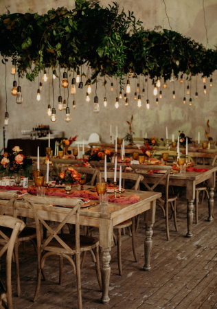 свадьба в коричневом цвете, освещение на свадьбе, декор REGIL SISTERS