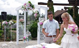 Выездная регистрация брака в розово-мятных тонах