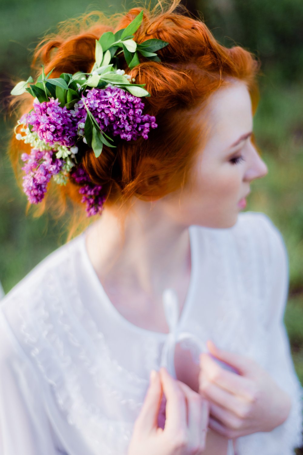 Цветы в прическе невесты
