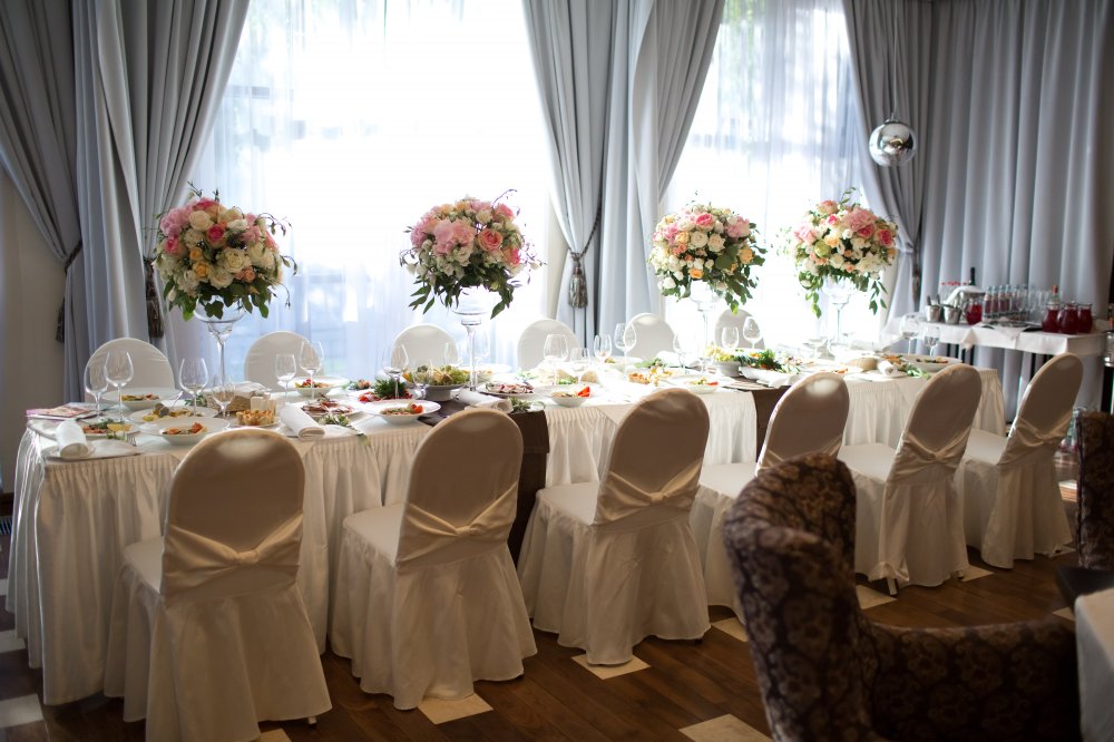 оформление семейного свадебного ужина в классическом стиле