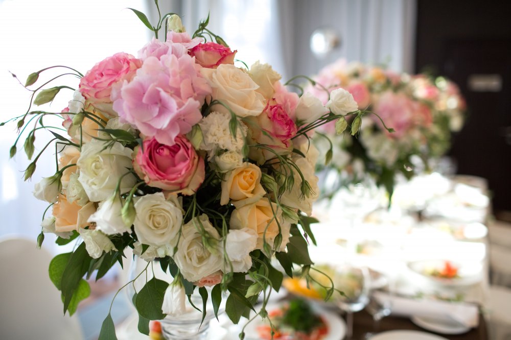 Оформление свадьбы в классическом стиле. Цвета: розовый, белый, зеленый