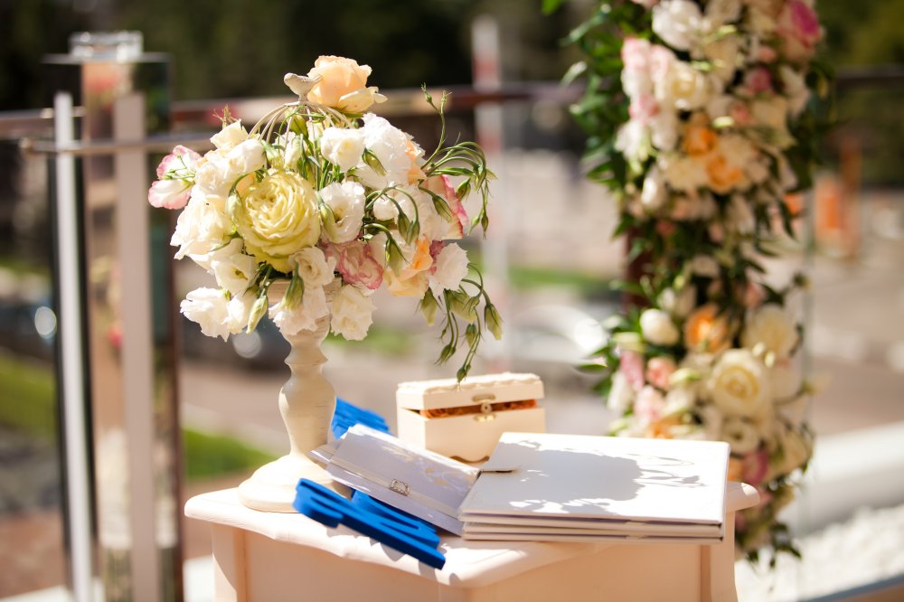 оформление живыми цветами выездной церемонии