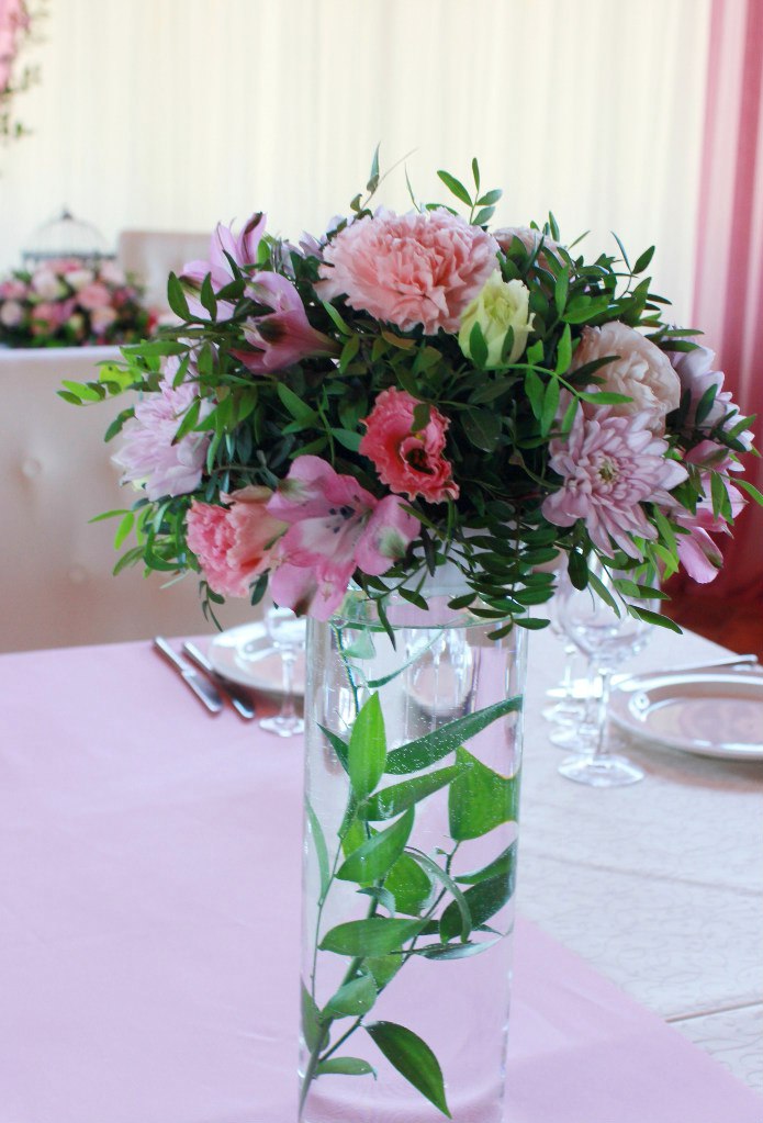 Композиция на стол гостей