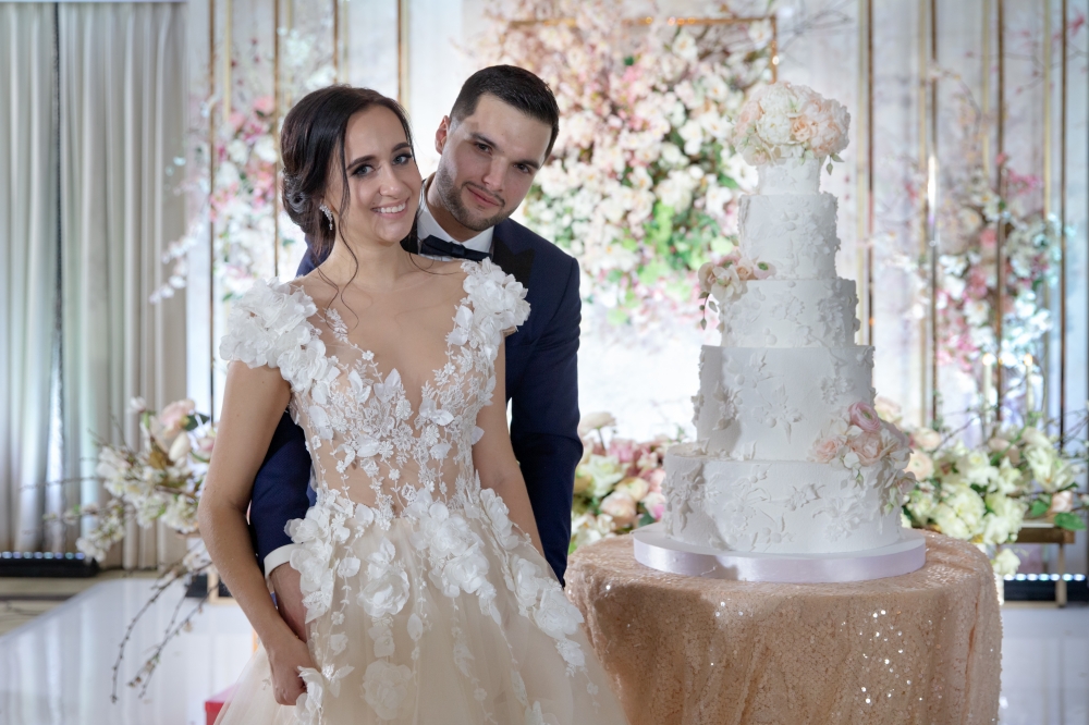 прекрасная пара ♥ и вкусный торт ))