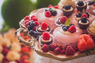 Сладости и угощения для гостей